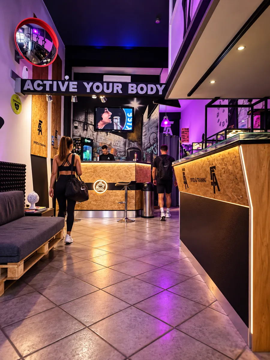 Ingresso con la scritta Active your body e l’angolo caffè